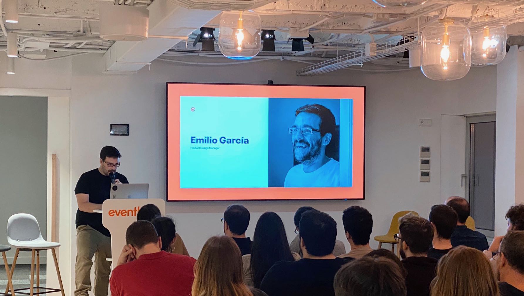 Emilio about to start his talk