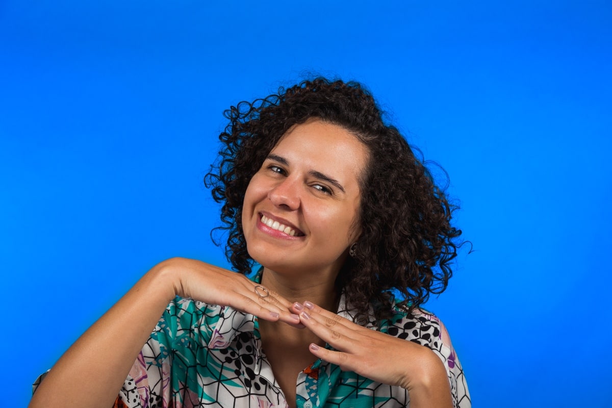 /images/headshots/moura-nathalia-h.jpg